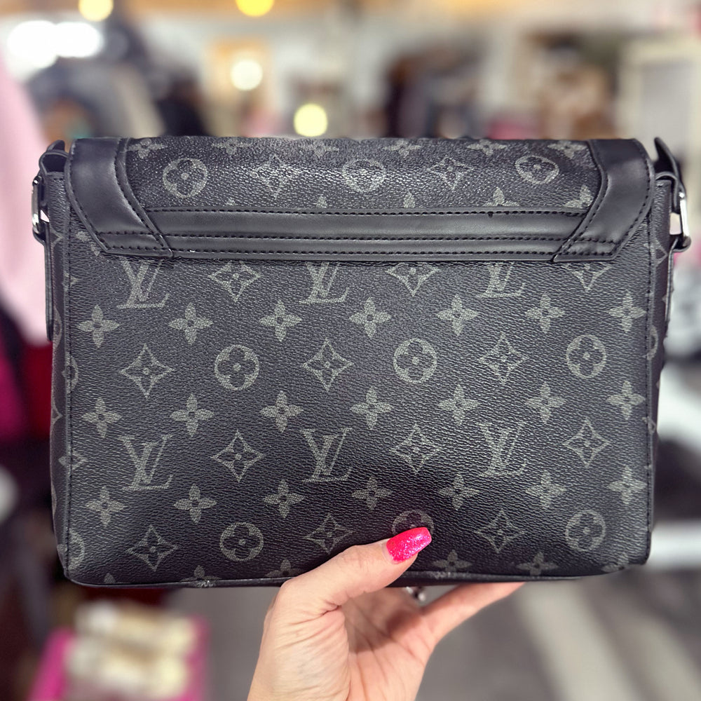 Black Messenger Bag Louis