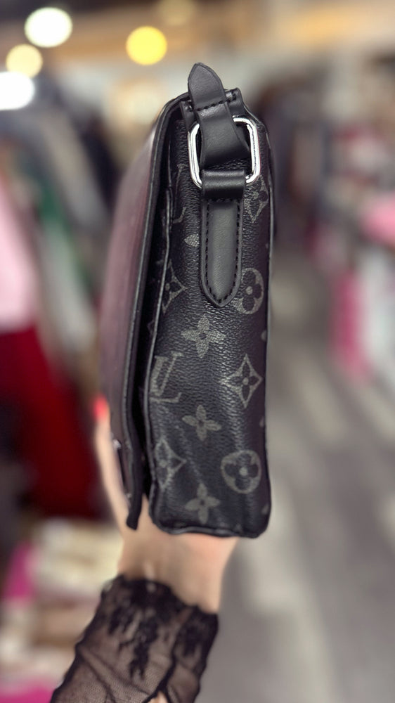 Black Messenger Bag Louis